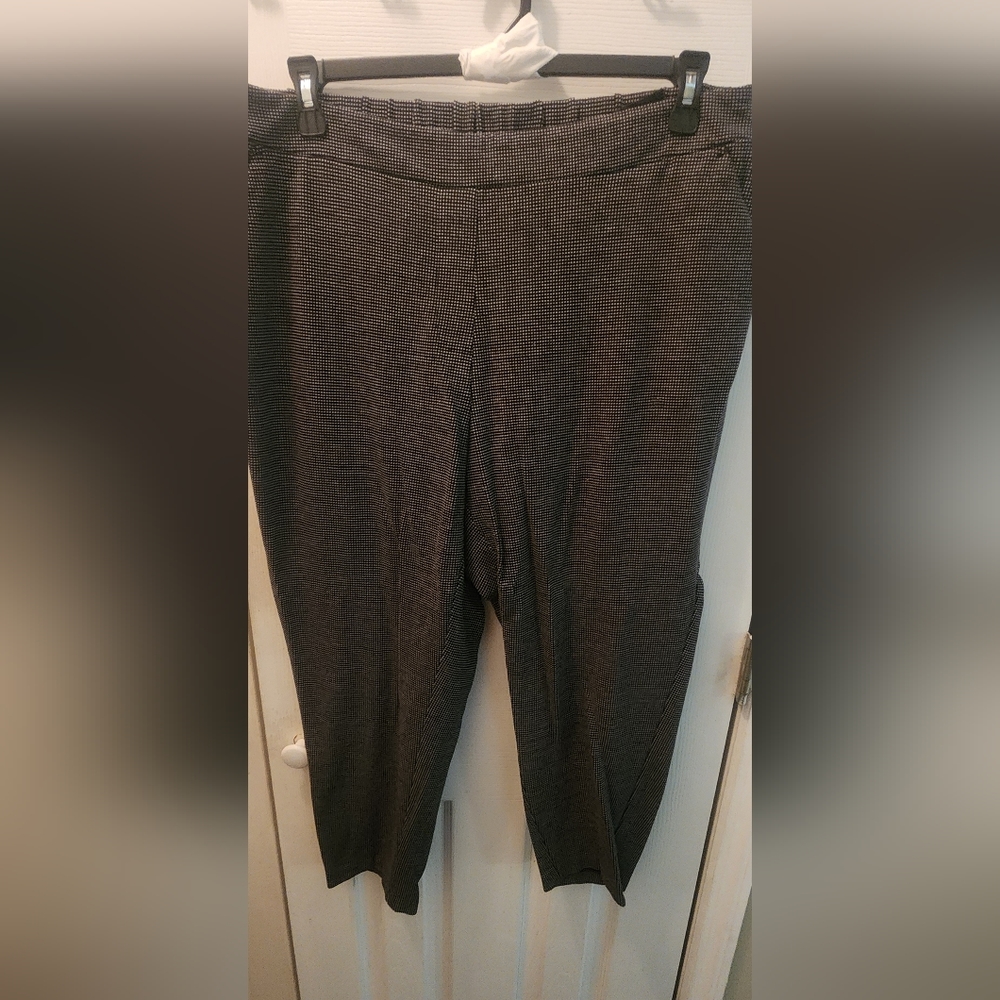 Nine West Black Plaid Capris